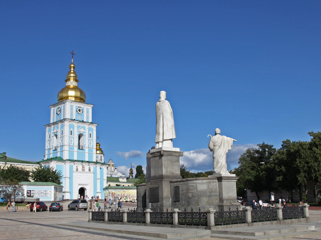 Памятник княгині Ользі – Monument to Princess Olga and the Михайлівський Золотоверхий Собор і Монастир – Saint Michael's Golden-Domed Cathedral and Monastery